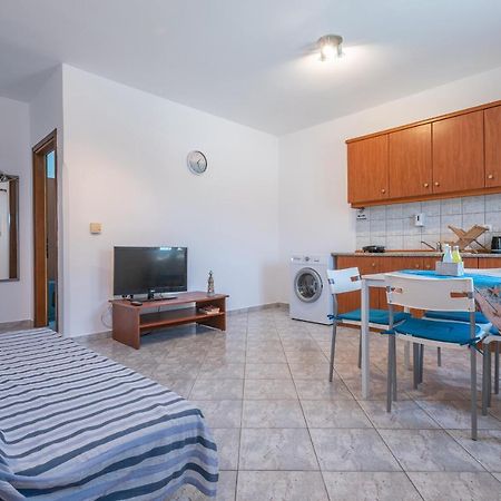 A & K Vacation House Варос Экстерьер фото