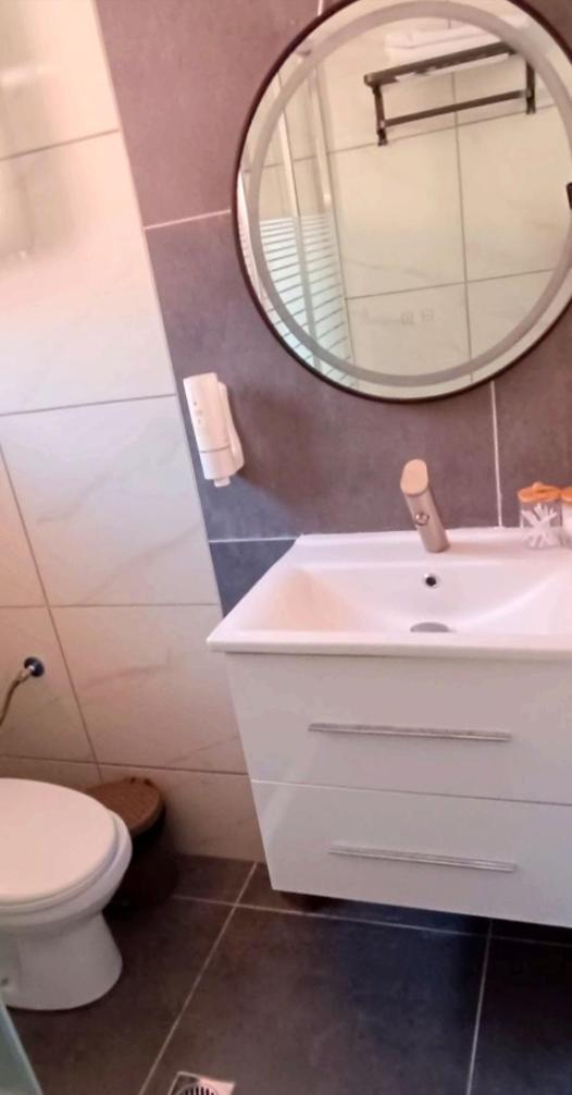 A & K Vacation House Варос Экстерьер фото